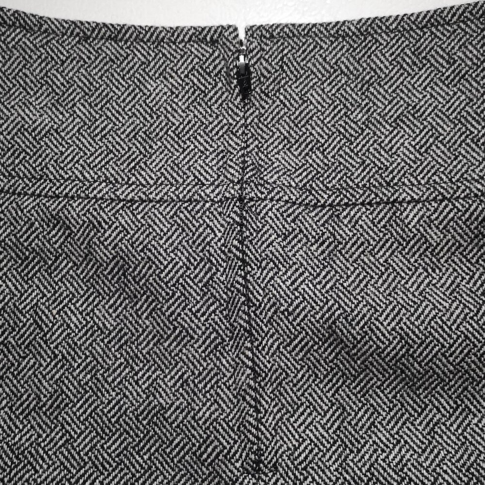 Cleo Petites Ladies Size 12 Black & Grey Herringbone Made in Canada A-line Skirt - Picture 7 of 11